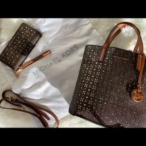 Michael Kors Tote Purse and Zip Wallet Set